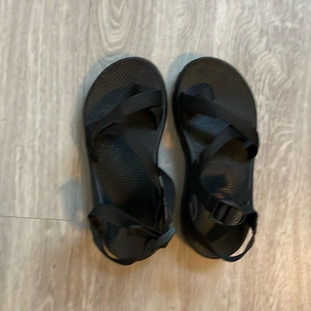 Men’s Size 8 black Chacos